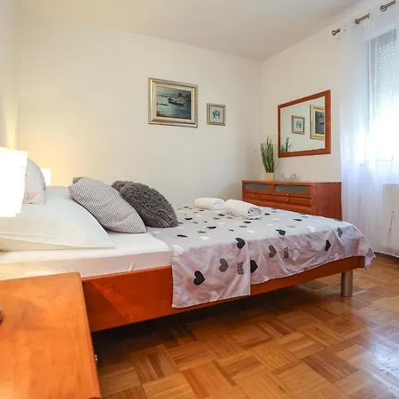 Diana Boulevard * Zára