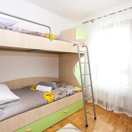 Diana Boulevard * Zára